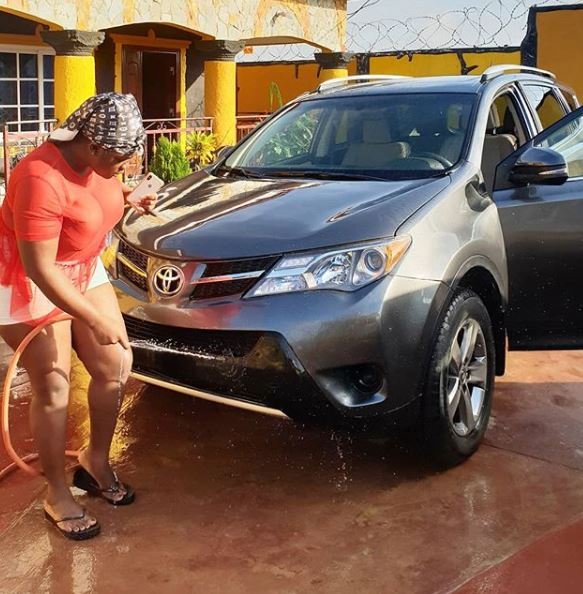 Tracey Boakye Shows Off Her New Toyota RAV4(PHOTO)