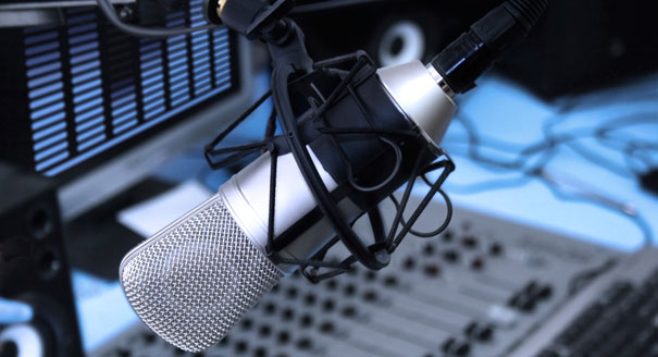 120809_radio_mic_istock_photo_328.jpg