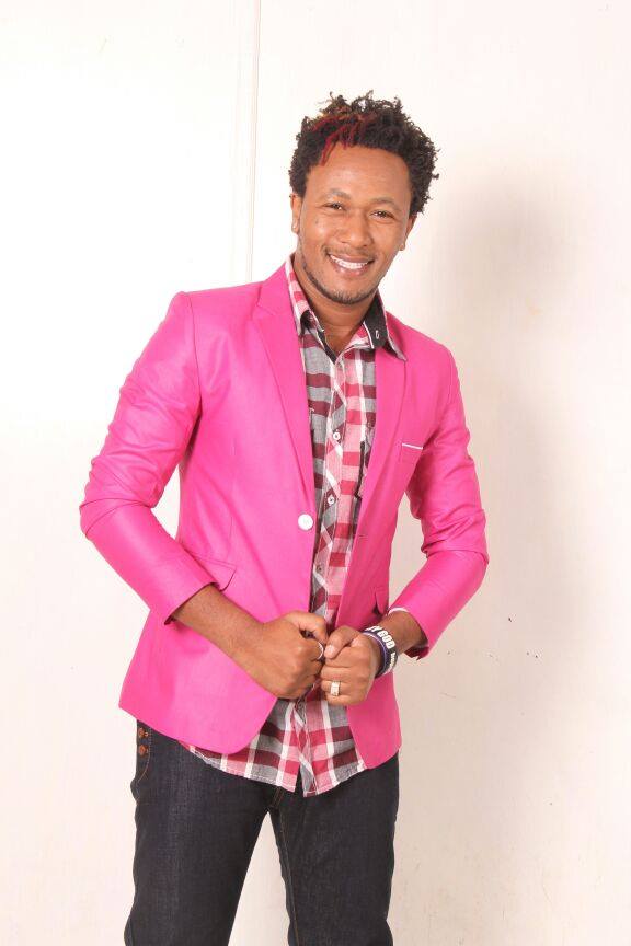 DJ_Mo_pink_blazer.jpg