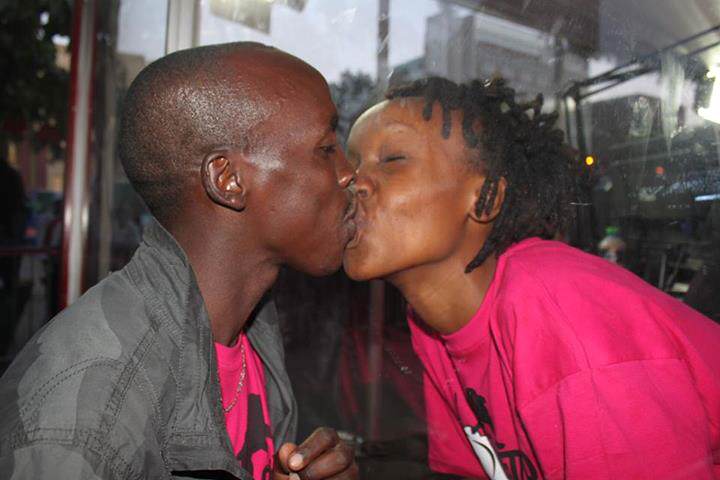 Kafu_and_Shi_Deh_kiss.jpg