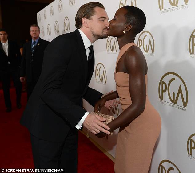 Lupita_Leonardo_DiCaprio_kiss.jpg