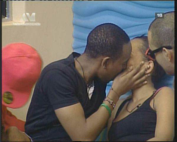 MALONZA MAKING KISSY-FACE
