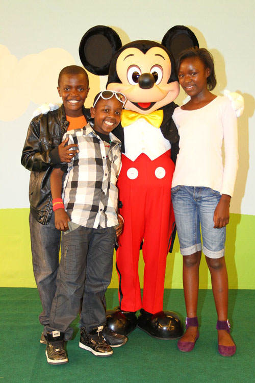 MICKEY-WITH-MACHACHARI-ACTO