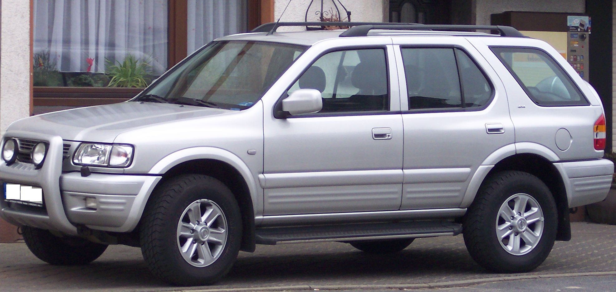 Opel_Frontera_C_vl_silver.jpg