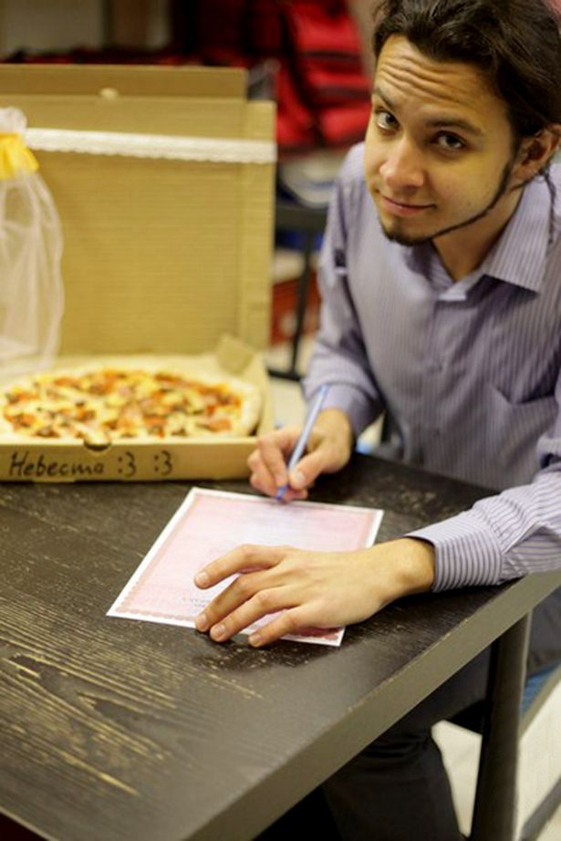 PAY-Man-Marries-Pizza_3.jpg