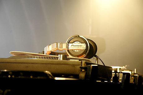 TURNTABLE