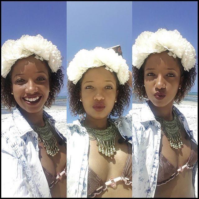 anita_bikini.jpg