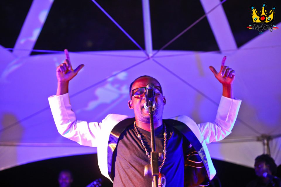 collo sings his herat out