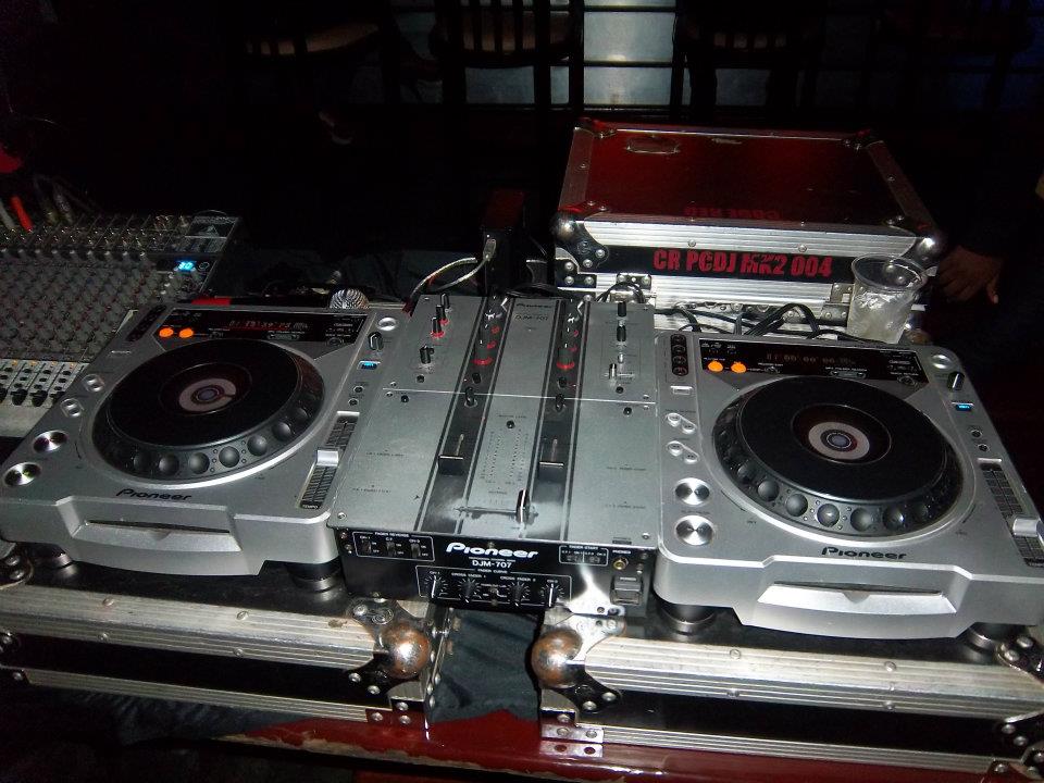 dj_decks_1.jpg