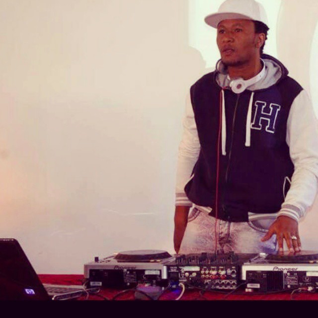 dj_mo_noq.jpg