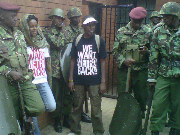 Police having a chat with the demonstrators