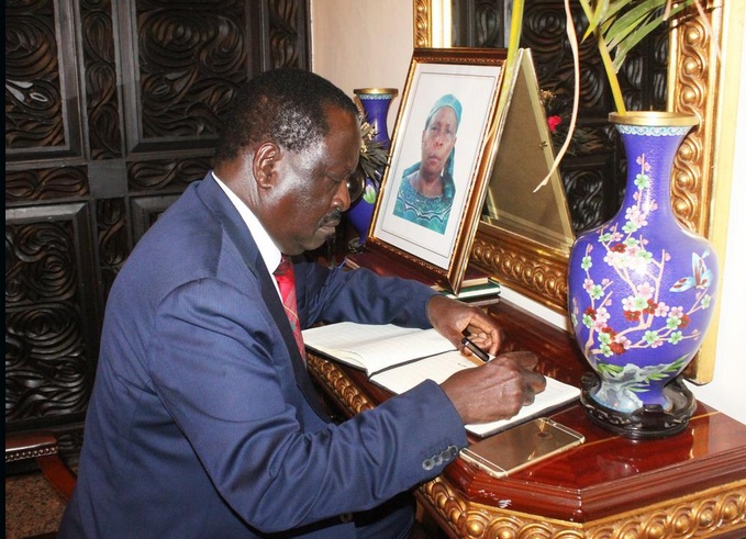 raila_phone.jpg