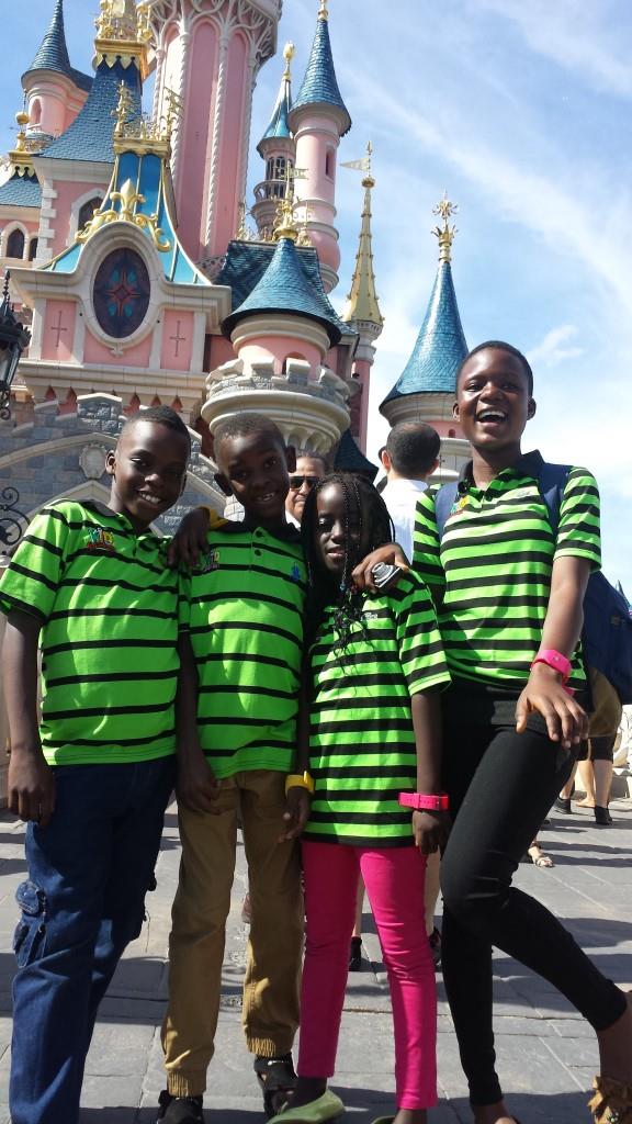 superstar_winners_at_the_Disney_castle.jpg