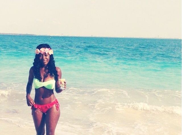 yvone_bikini.jpg