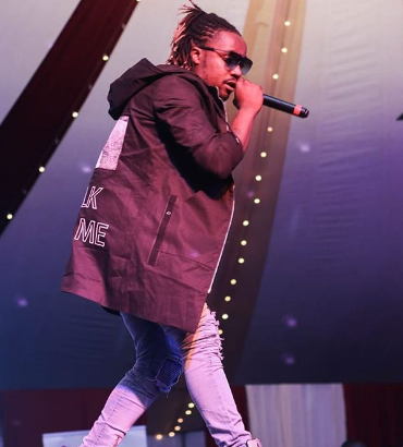 Hakuna Dundaing hapa! Kristoff chased like a stray dog after boring performance 