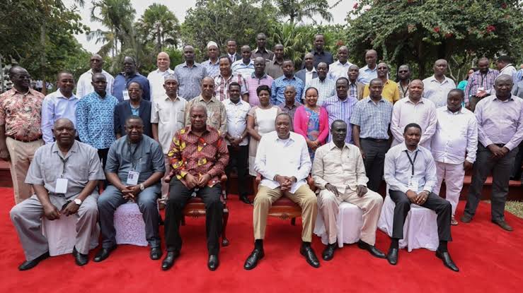 “Say my name. Moan” Council of Governors apologizes to Kenyans after retweeting ho*n¥ messages from cute lady