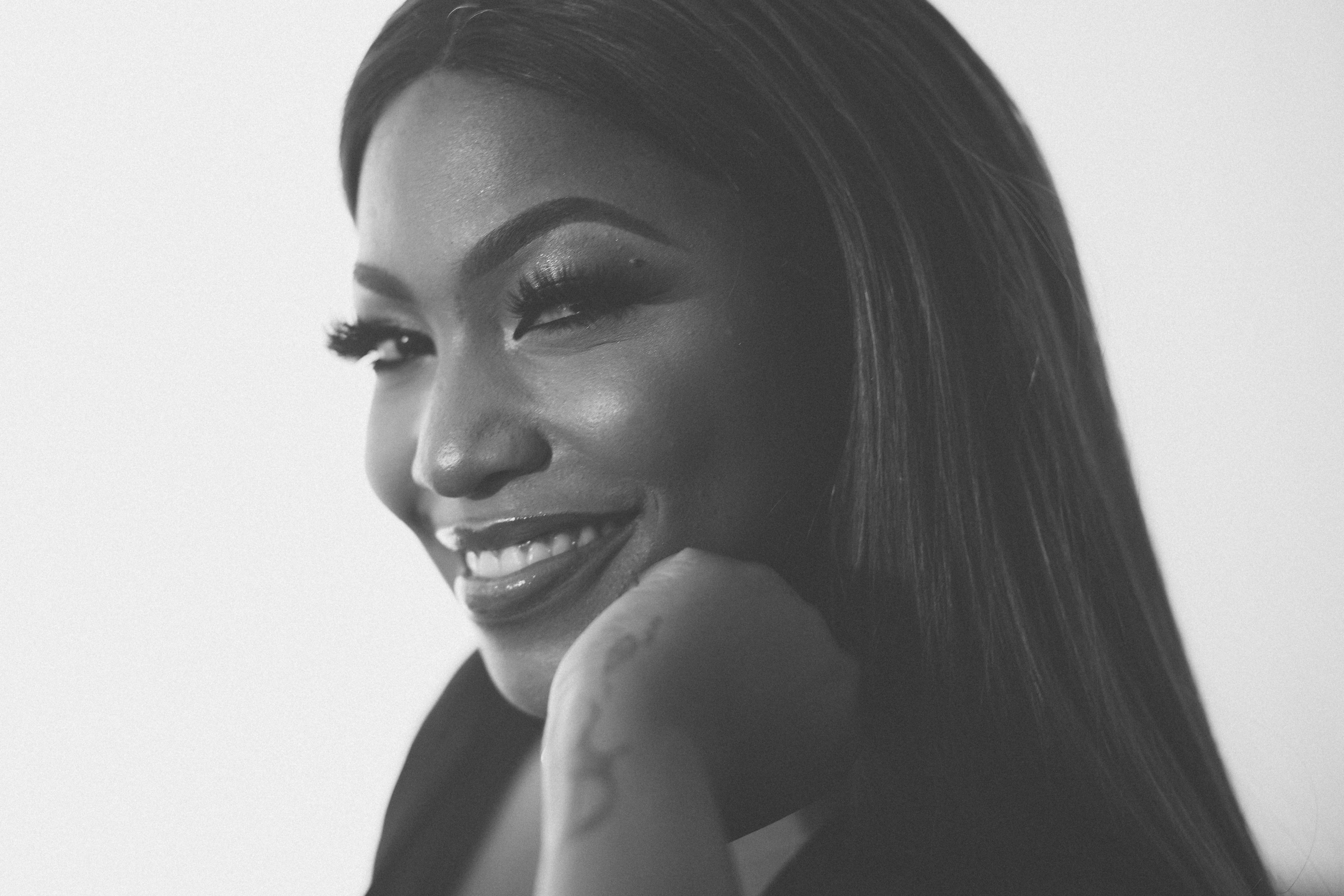 Irene Ntale becomes the first Ugandan to be signed into Universal Music Group Nigeria, releases her first single [video]