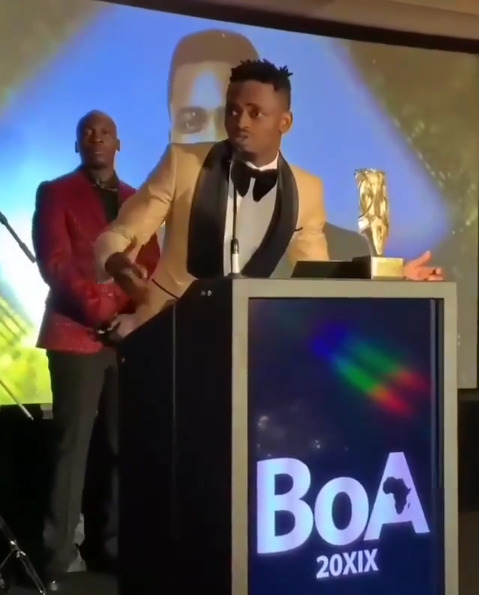 Speech gone viral! Diamond’s struggle with the Queen’s language sends fans into a frenzy [videos]