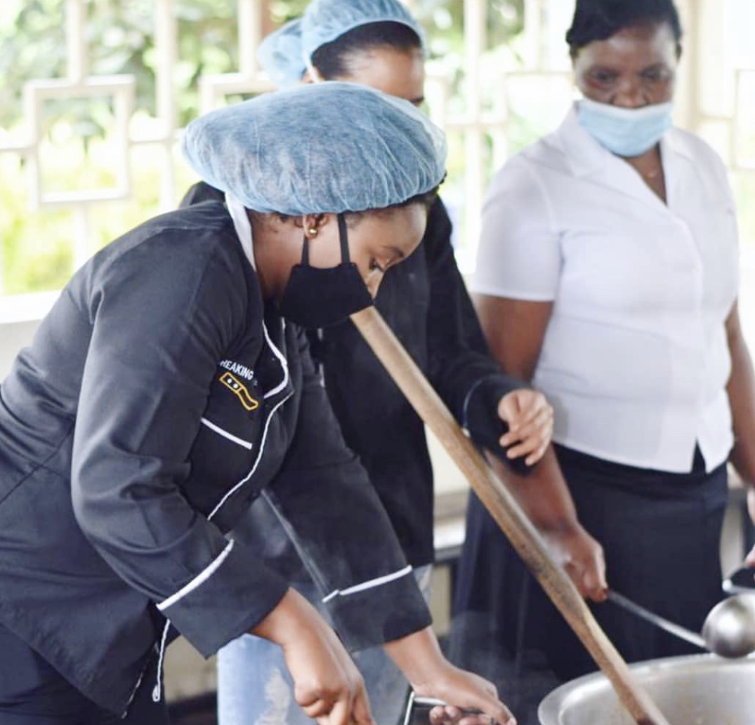 Betty Kyallo’s heartwarming gesture for healthcare workers at Mbagathi Hospital (Photos)