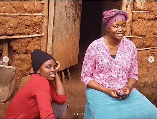 Actress ‘Maria’ excites many after her charitable contribution to women living in Kibra (Photos)