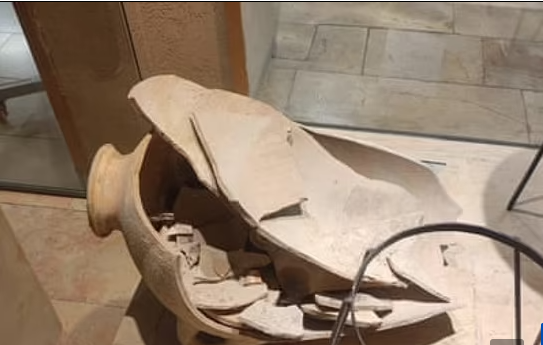 4 Year Old Boy Smashes Ancient Biblical Artifact in a Museum