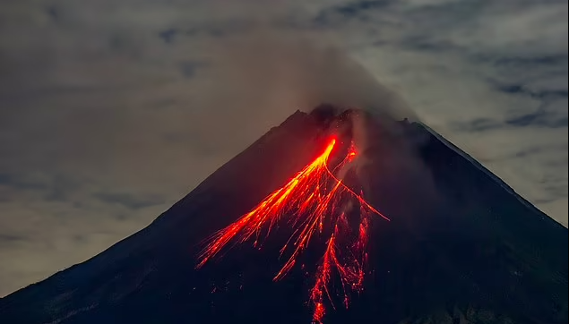 Deadly Volcanic Eruption Kills 10 Tourists