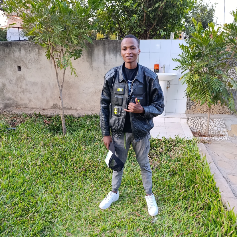 Comedian 2mbili Oversees Clearance of Late Shalkido’s House Ahead of Burial