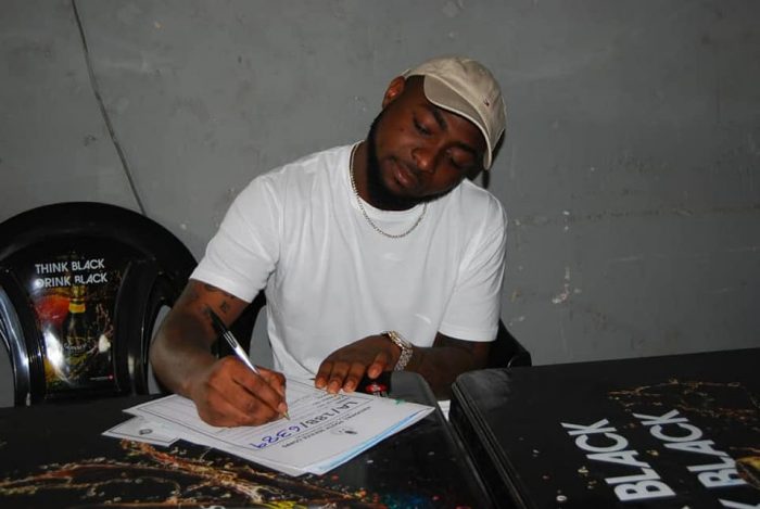 Davido calls a Twitter User “mad” for his negative vibes