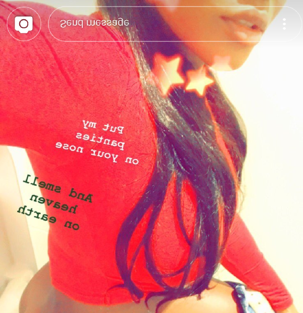 Maheeda shows of her butt in the toilet 18+