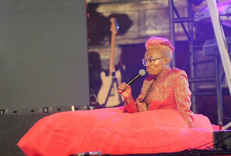 Somizi Throws Shade At Bonang, Nomzamo During The Feather Awards