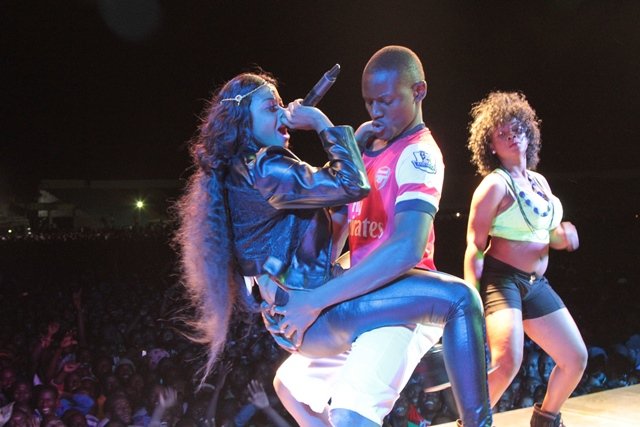 “Naachia ngoma moto” Shilole awahaidi mashabiki