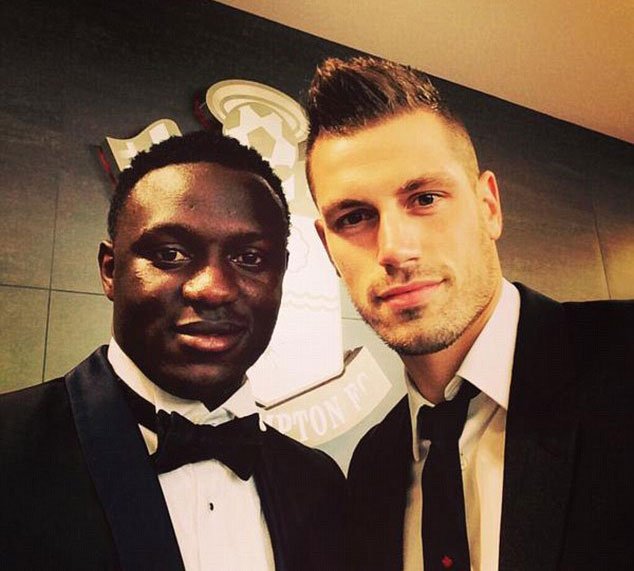 Staa wa Tottenham Hotspur Victor Wanyama na mwenzake wa Everton – Morgan Schneiderlin waingia Tanzania (Picha)