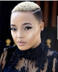 Mastaa Wa Kike Maarufu Na Muonekano Wa Nywele Fupi