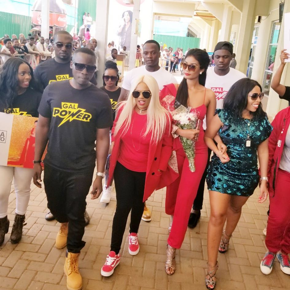 Hamisa Afunika Kwa Mapokezi Aliyopata Nchini Uganda (picha na video)