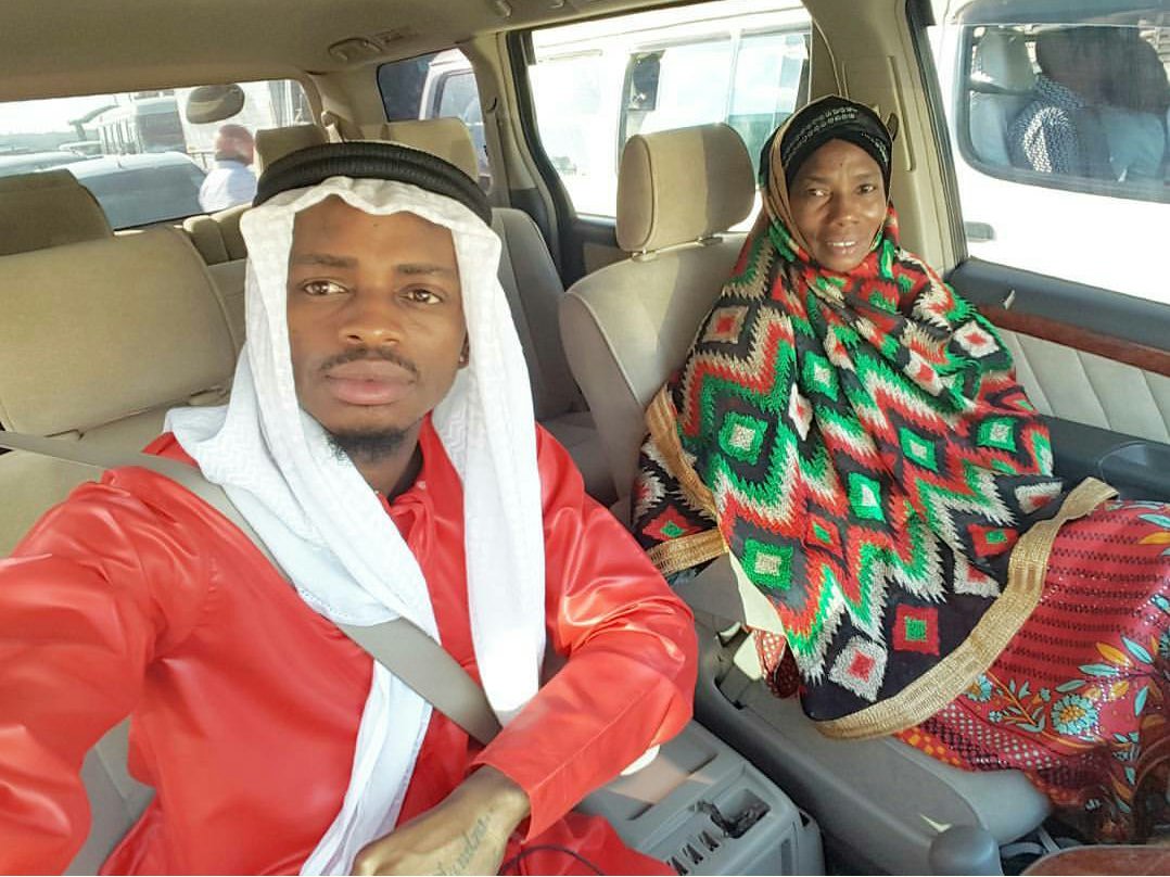 Mashabiki Wamjia Juu Mama Diamond Baada ya Kutomtaja Mtoto Wa Hamisa Kama Mjukuu Wake