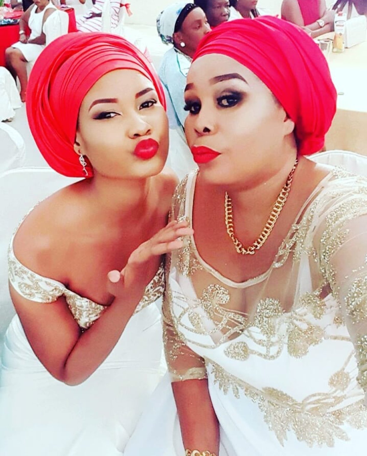 Mama Mobetto Awatolea Povu   Familia Ya Diamond