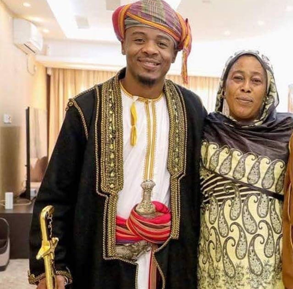 Ali Kiba- Mama Yangu Amenisapoti Kimuziki Kuliko Baba