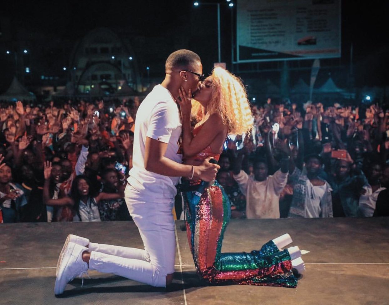 Jux na Vanessa Waingia Matatani na Serikali Kwa Picha Yao Ya Kimahaba Stejini