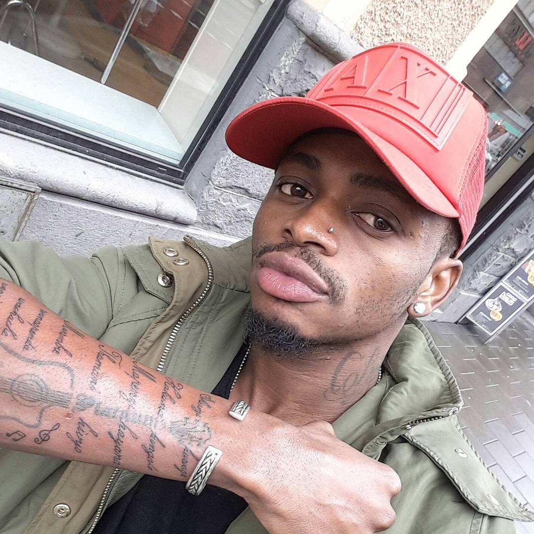 Diamond Awajia Juu Wanaomuita Shoga Kisa Kuvaa Kikuku