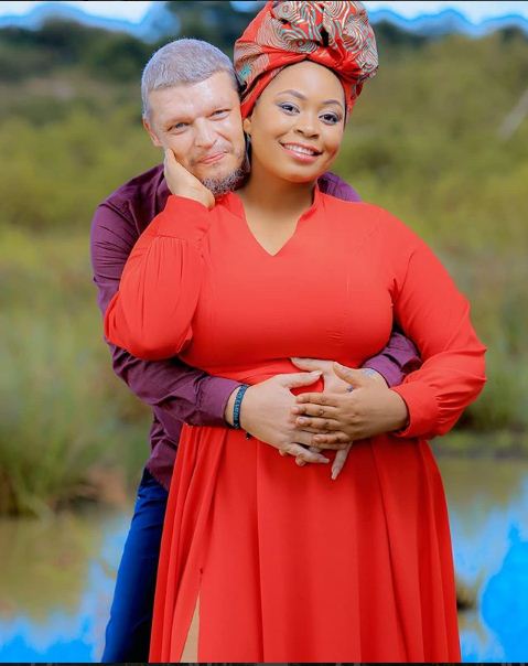 Nisha Aamisha Majeshi Yake kwa Mzungu.