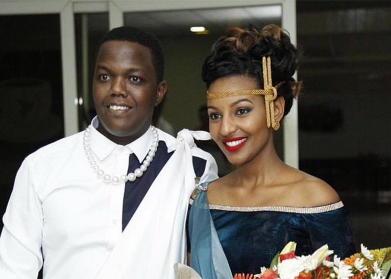AY Afunguka Kuhusu Kuhamisha Makazi Marekani