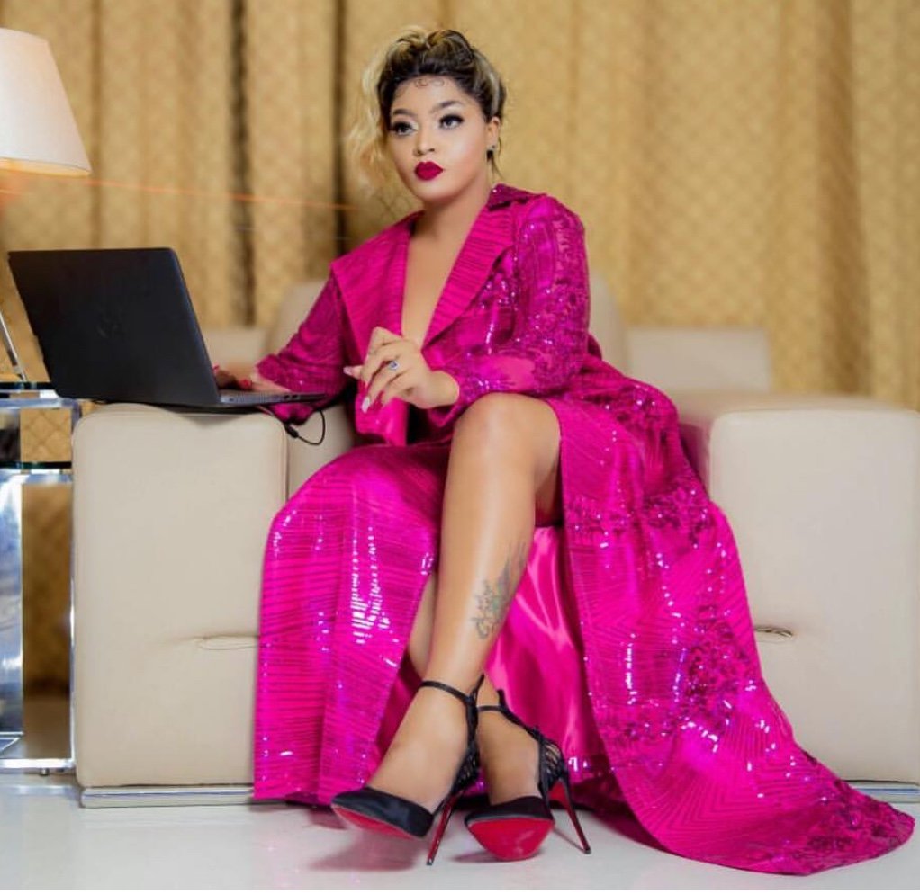 Wolper Awashukia Wasanii Wanaoishi Maisha Feki