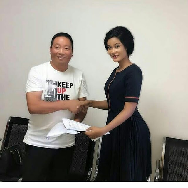 Mama Diamond Ampiga Hamisa Vijembe kwa Mafanikio Yake.