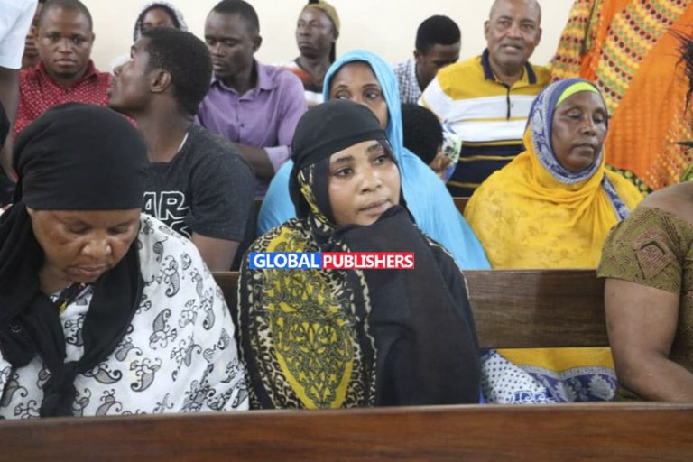 Amber Rutty , Mpenzi wake Wafika Mahakamani Kusilikza kesi Yao