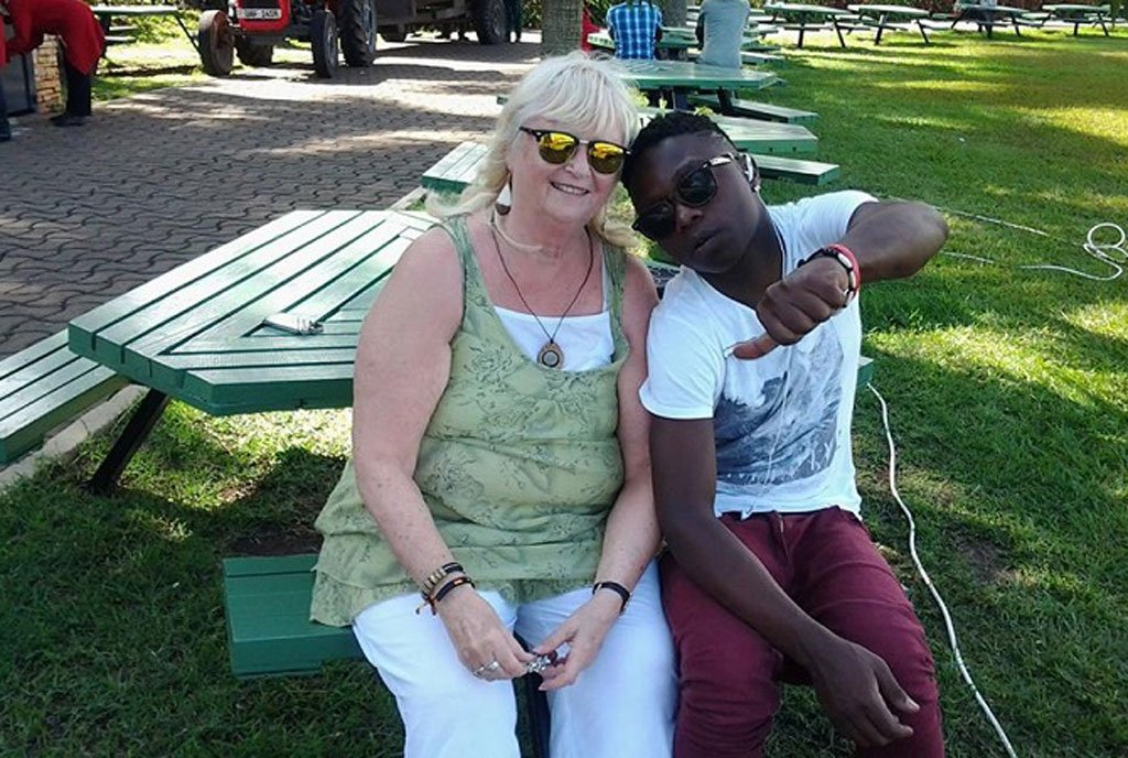 Upcoming Artiste Aziz and Cougar Mona Lisa beg Bryan White for money