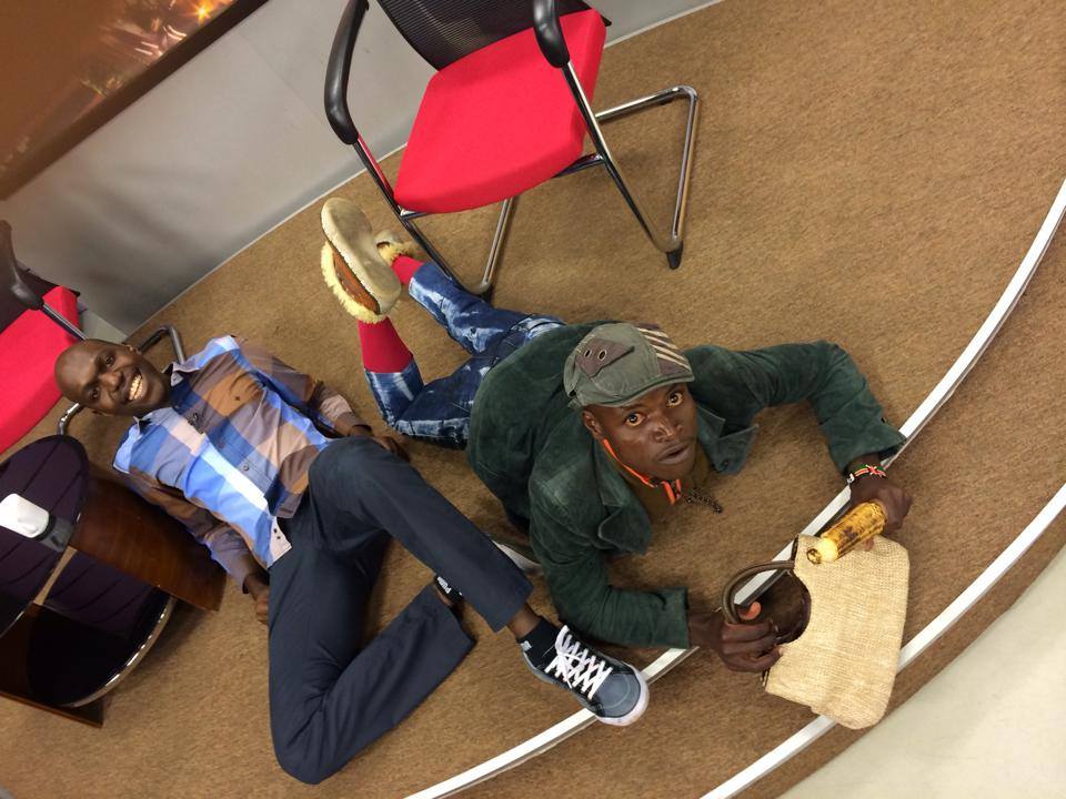 Tabia Mbaya! Larry Madowo bashed for allowing youths to thrust each other on National Television (Video)