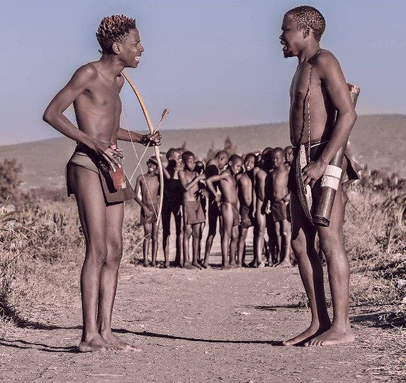 Buda mabattery ziko inje; Eric Omondi trolled after stepping out in rib cracking outfit
