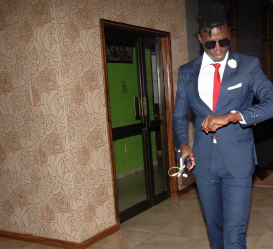 Vicmass Luo Dollar parades his fine girlfriend (Photos)