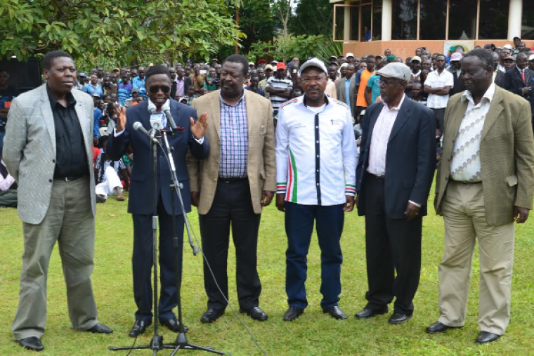 Fisi ndiye huyu sasa! This popular politician from Luhya land hacked having his 3 girlfriends at a hotel bar in Upperhill at the same time and they never found about each other