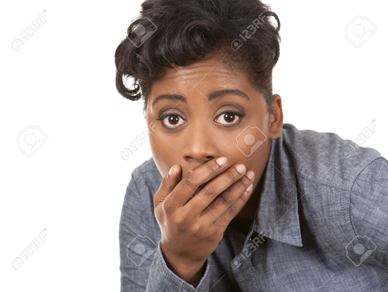 This is the shocking video of a divorce lawyer hypnotizing and sexually assaulting clients that’s making rounds online.Ladies Beware!